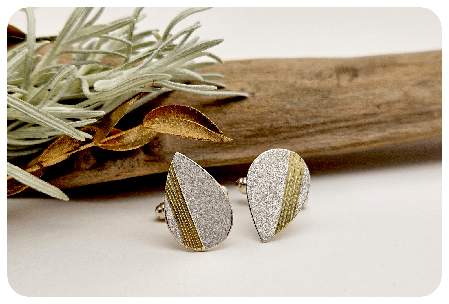 pyrus cufflinks 3.png