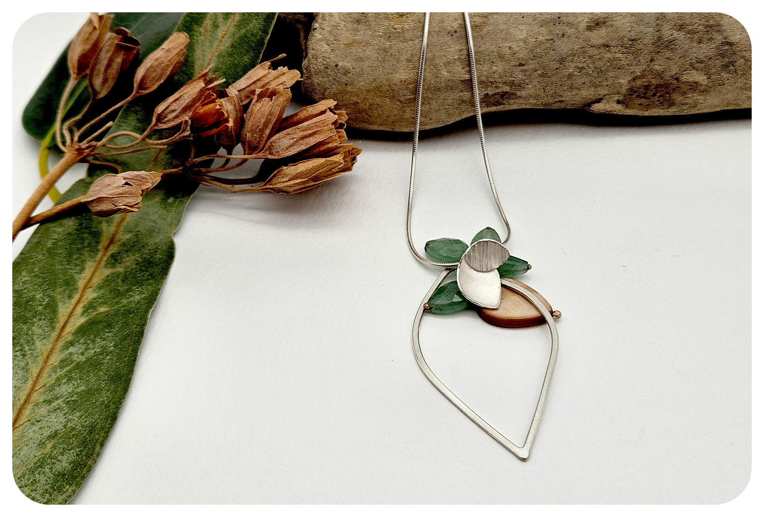 orchid leaf and loop pend with avent and mop3.png