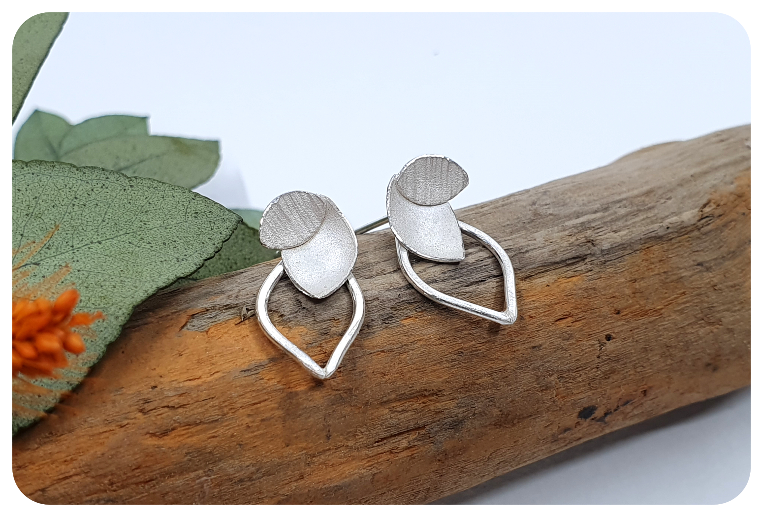 sm orchid leaf and loop ear 2.png