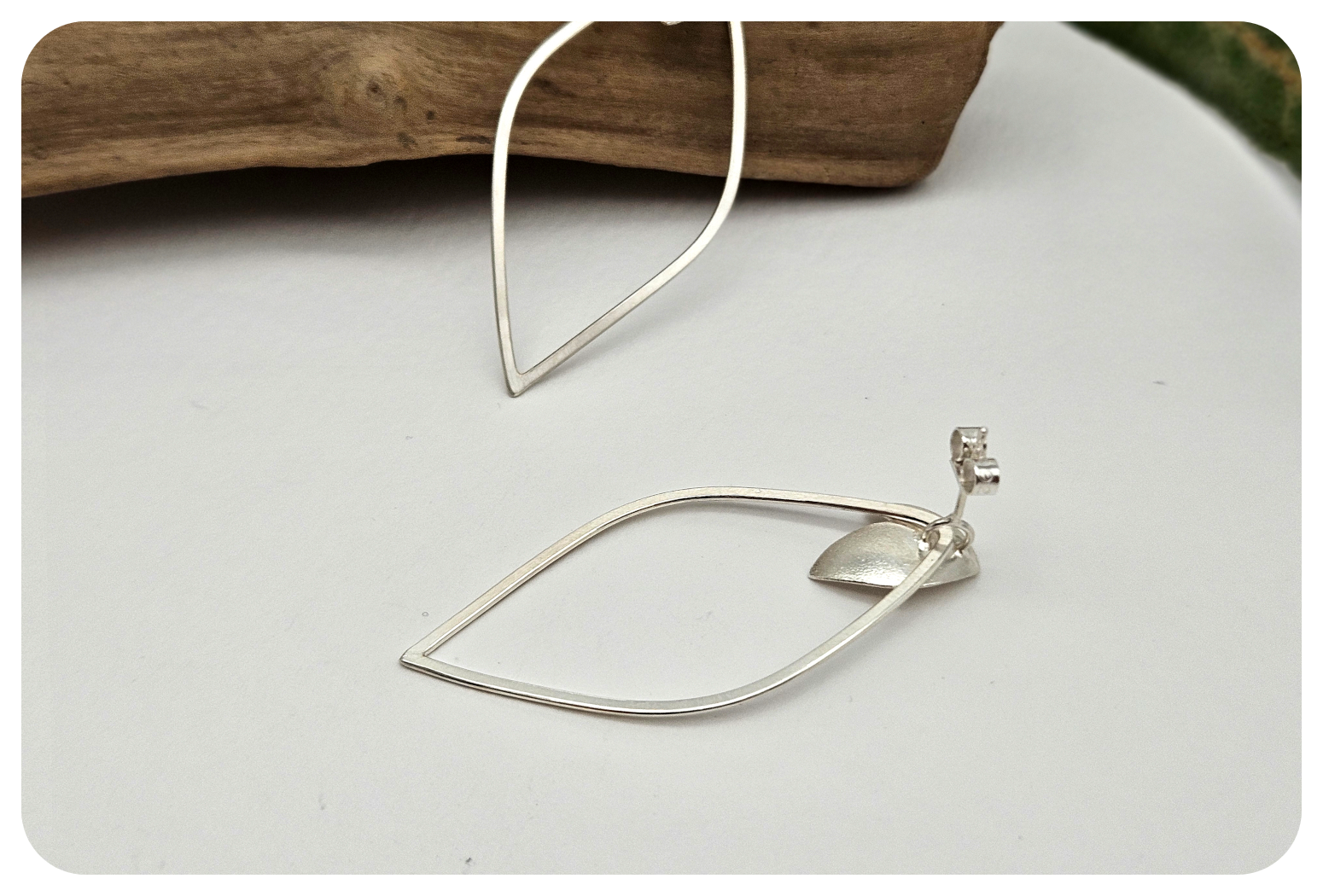 euc petal loop ear large.png