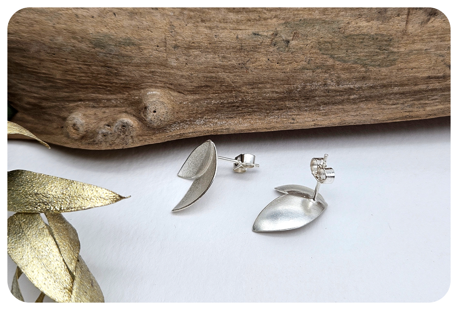 euc petal ear back.png