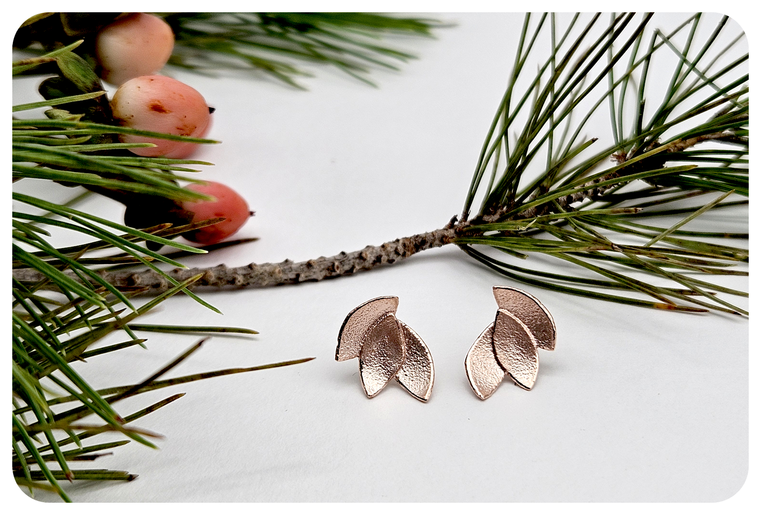 rose euc leaves ear.png