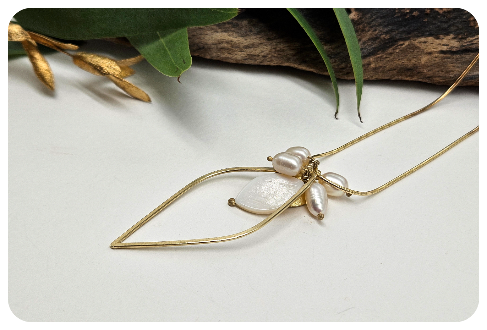 gold euc petal loop pendant.png