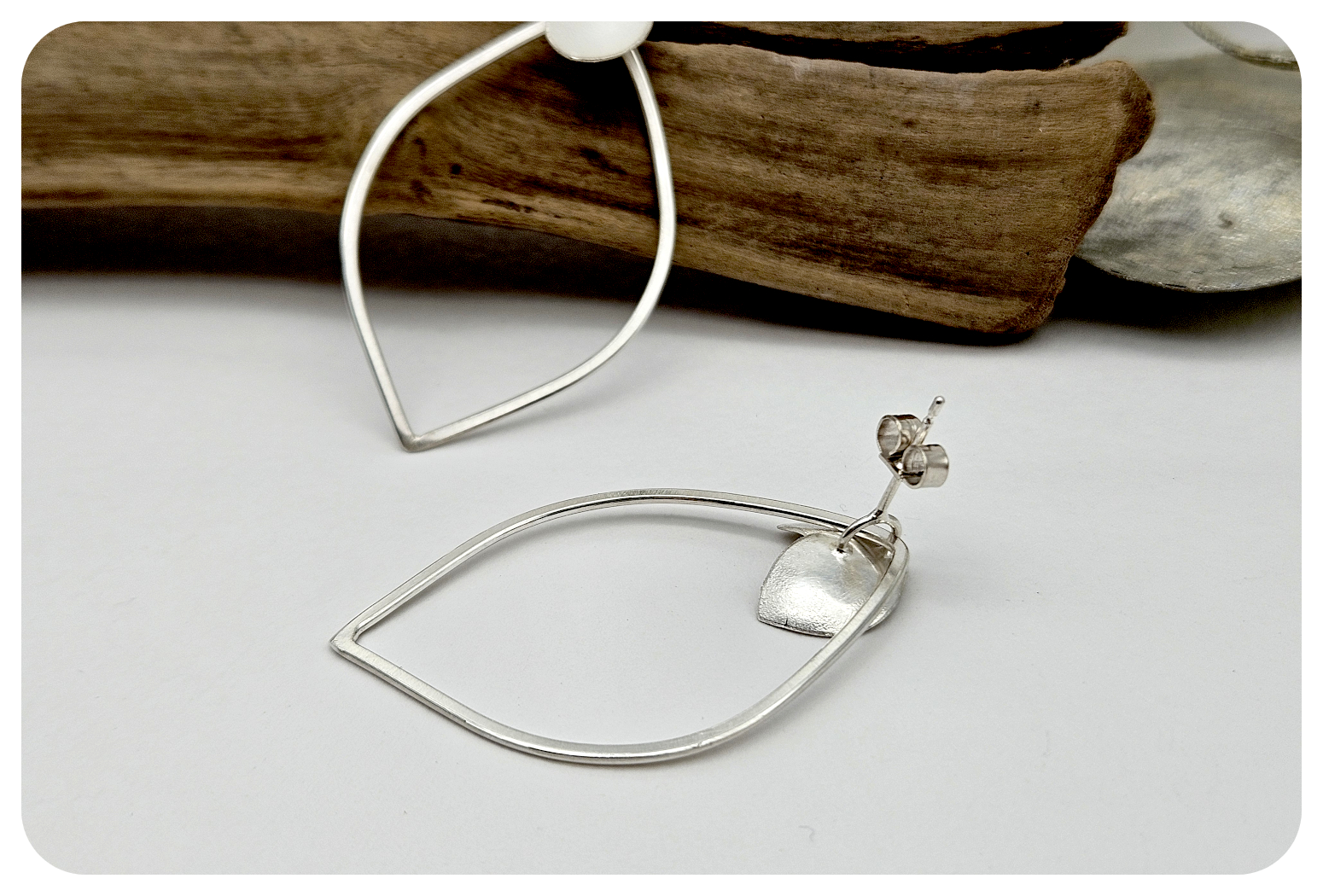 orchid petal loop pend.png