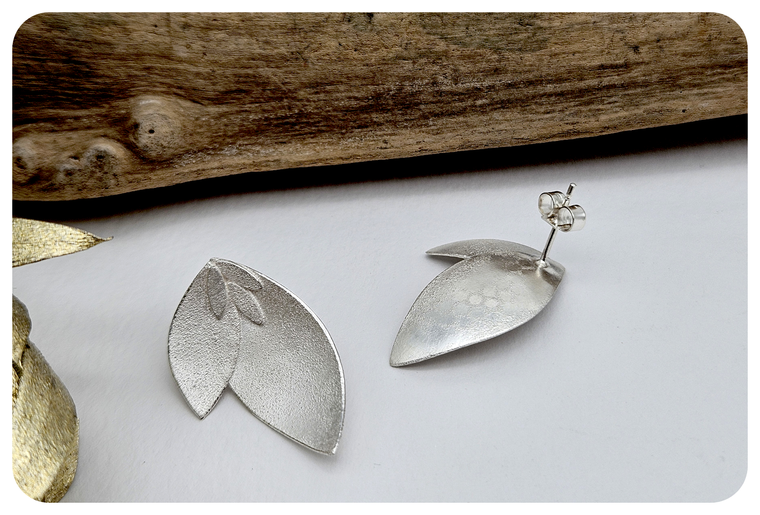 large euc petal ear with detail 2.png