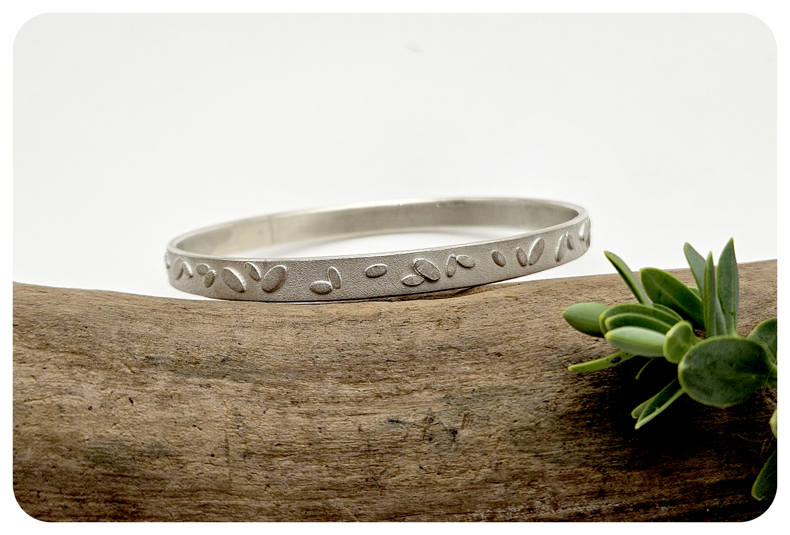 dancing leaves bangle 2.png