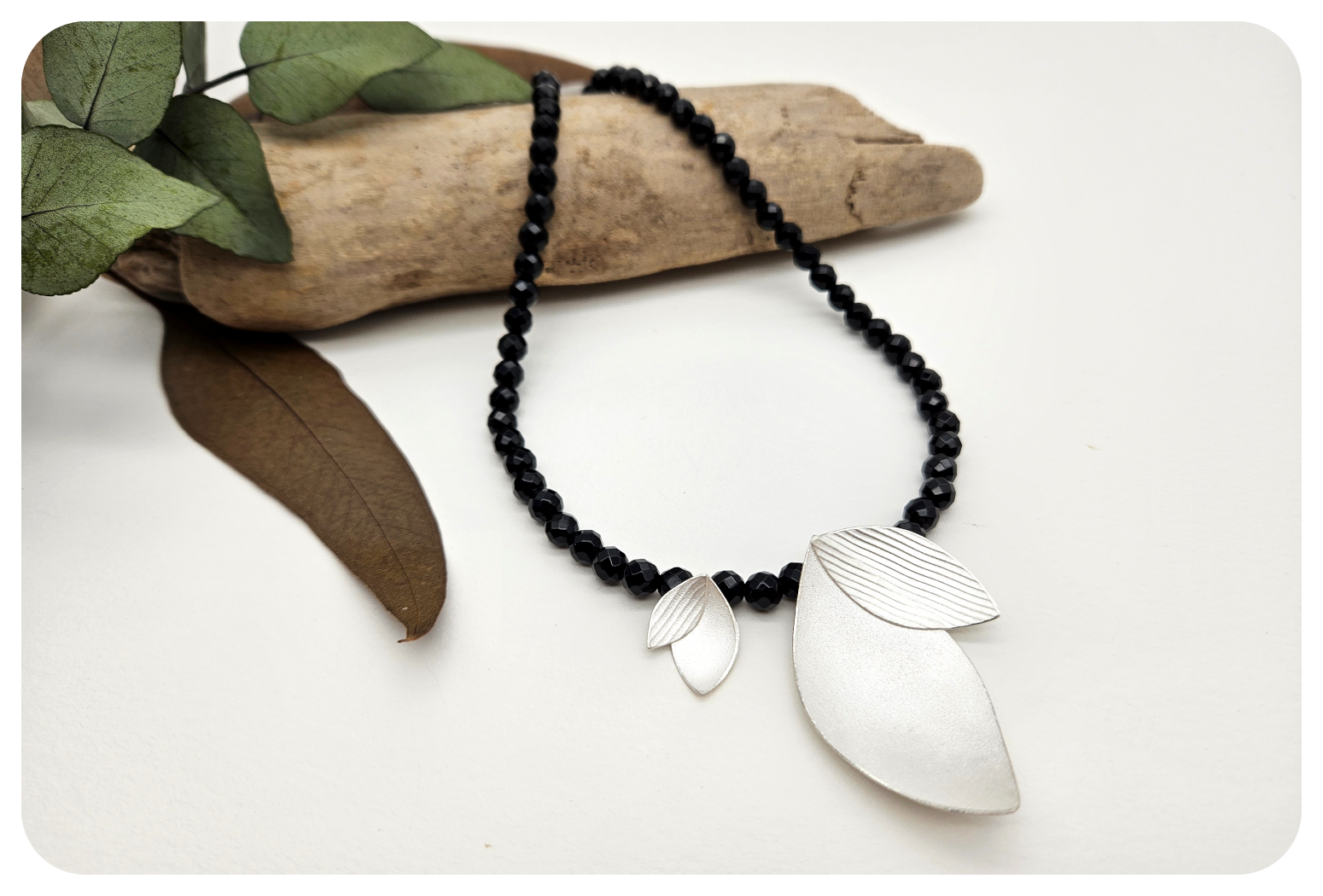 long euc petal black neck 6.png