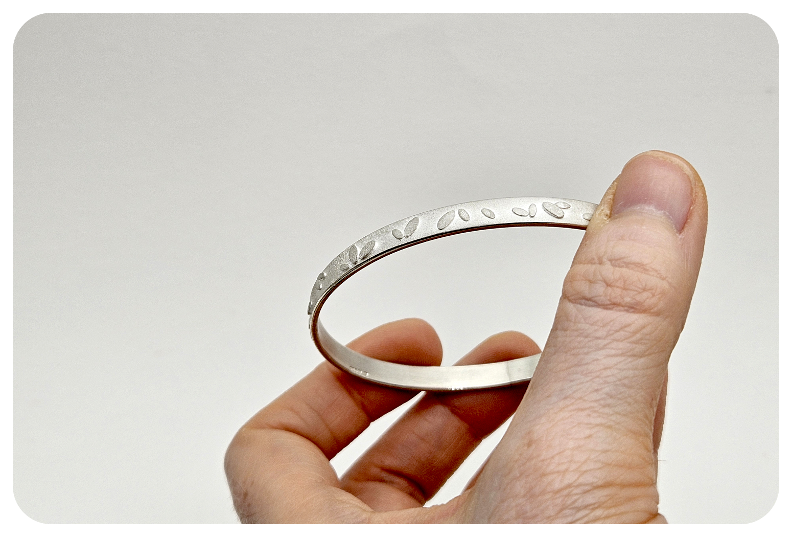 dancing leaves bangle 4.png