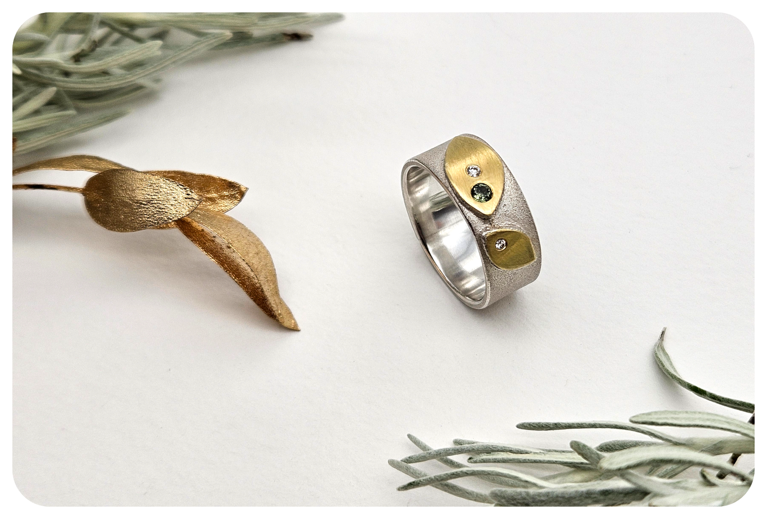foliage ring with gold 7.png