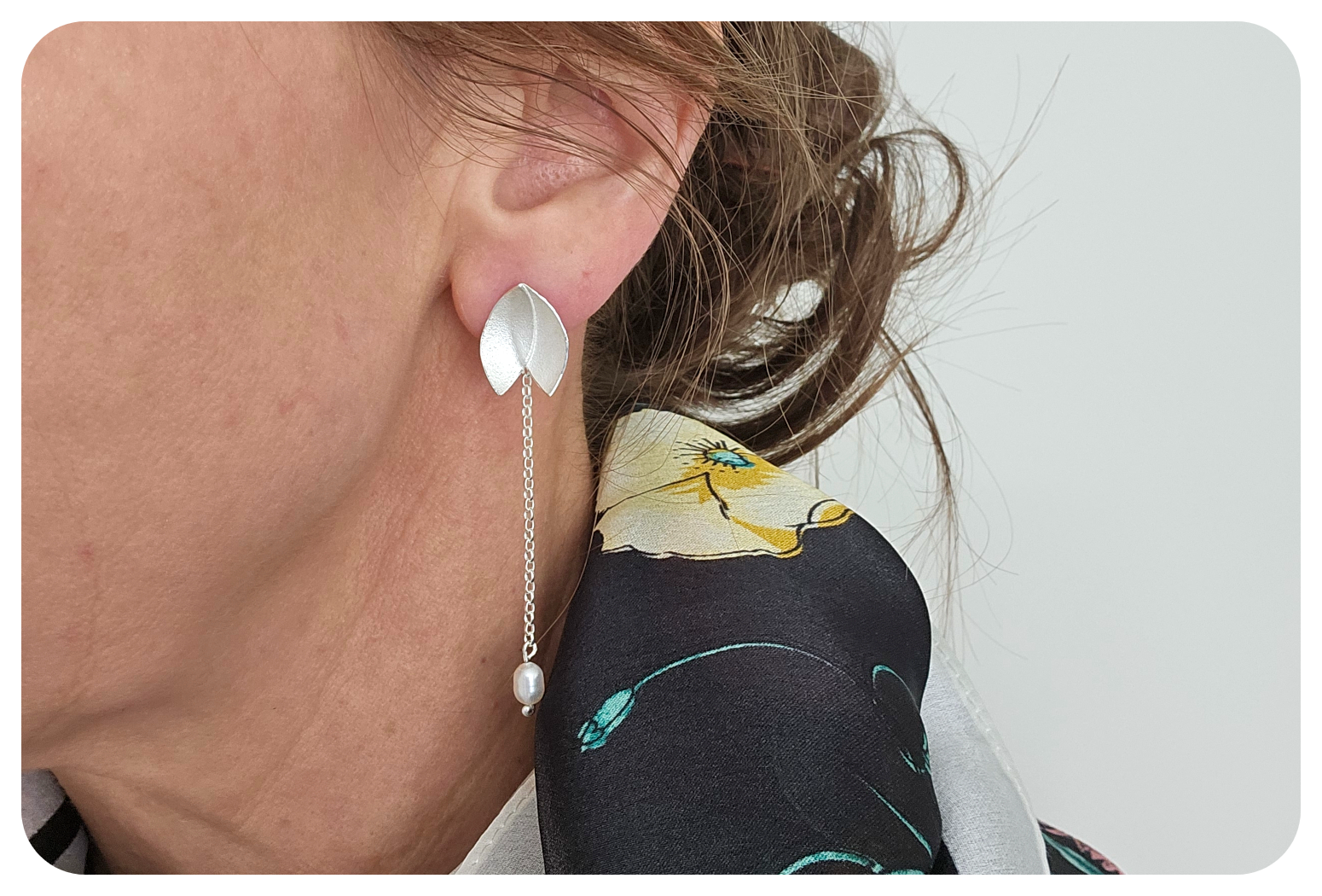 large snowdrop ear on.png