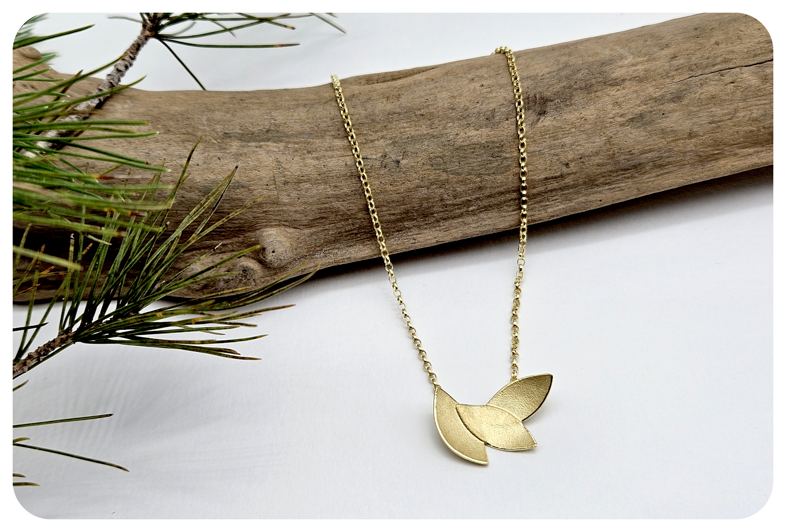 gold euc leaves neck 5.png