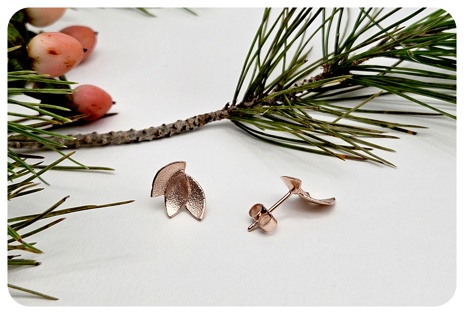 rose euc leaves ear 2.png