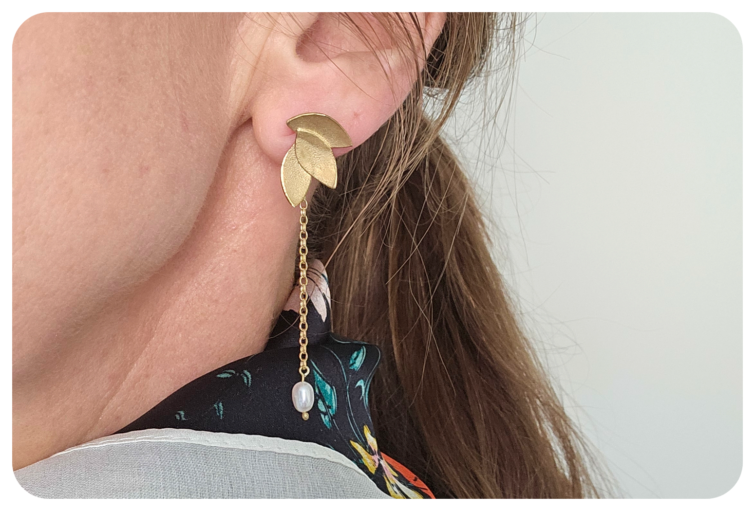 gold euc leaves pear drop ear.png