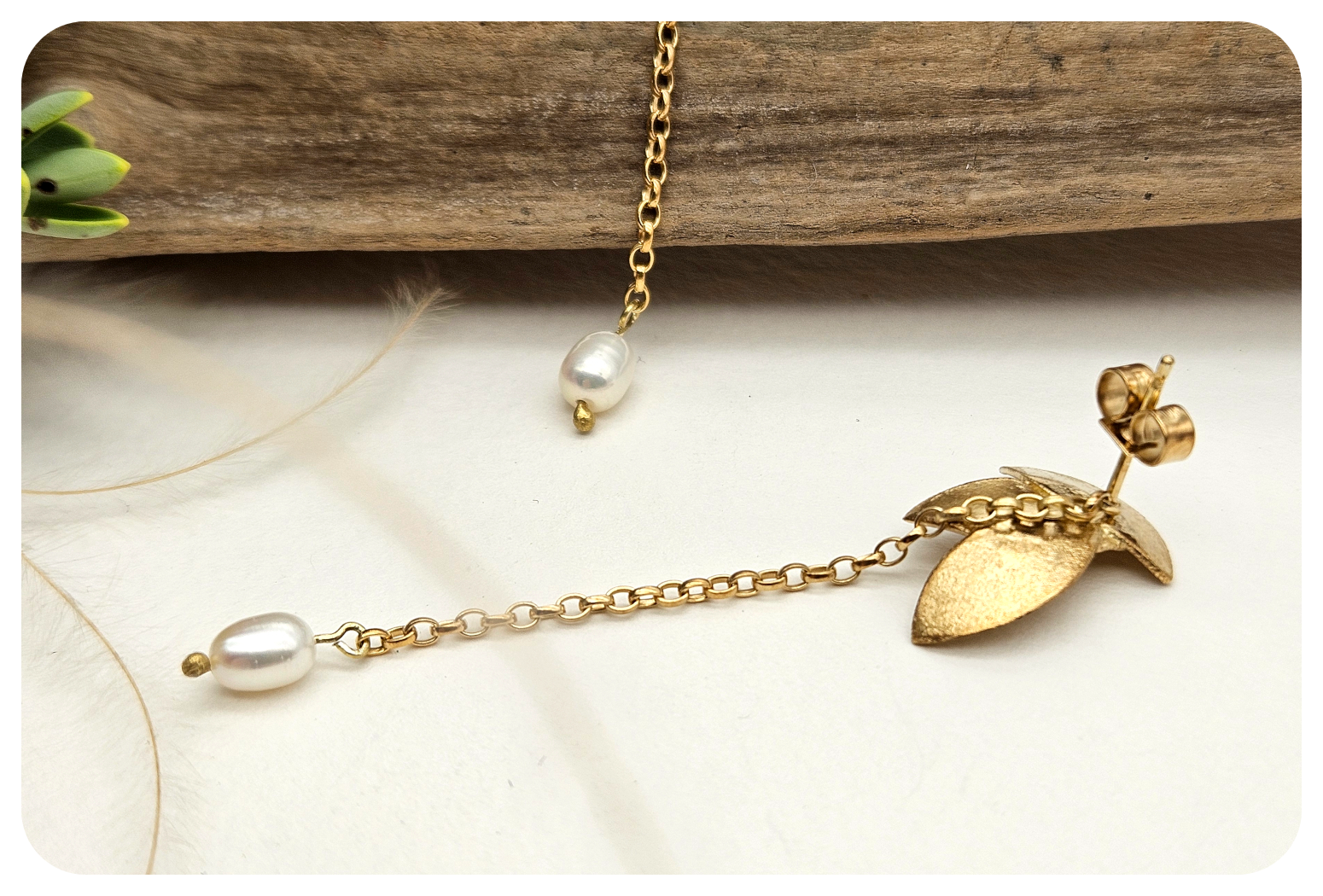 gold euc leaves ear 3.png