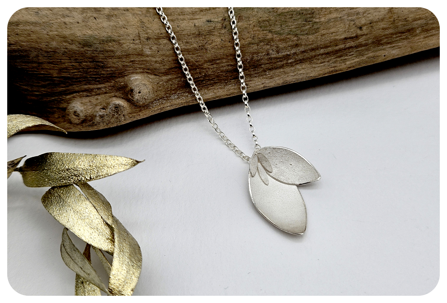 large euc petal pend with leaf detail.png