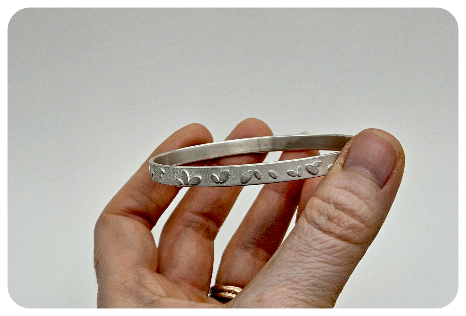 dancing leaves bangle 3.png