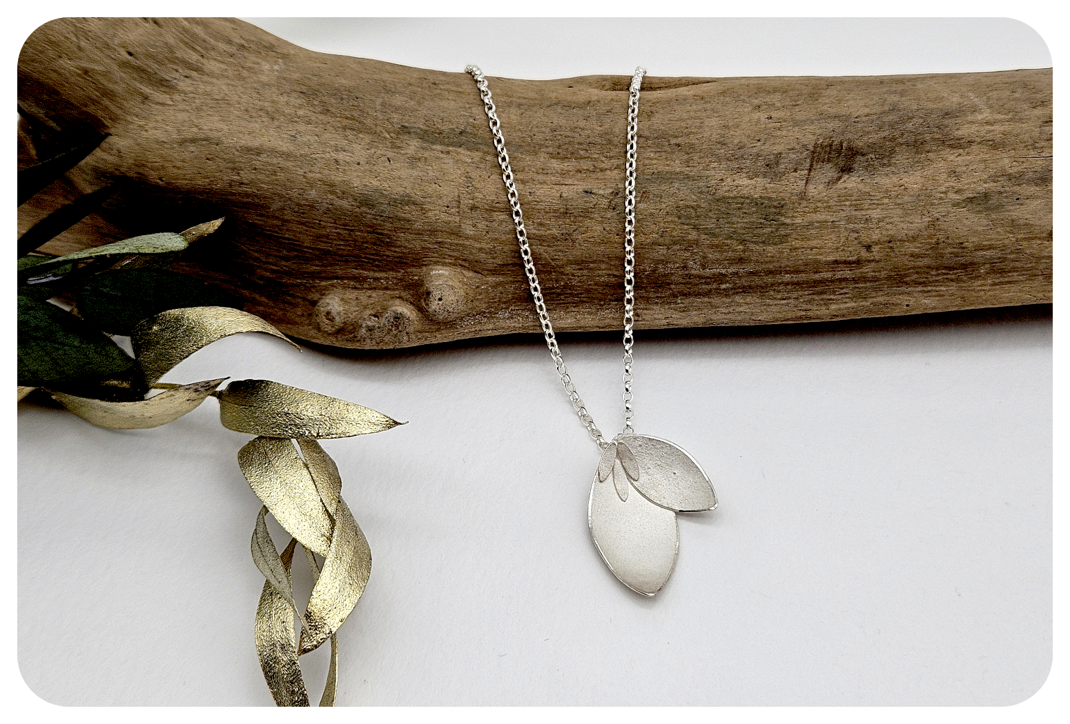 large euc petal pend with leaf detail 3.png