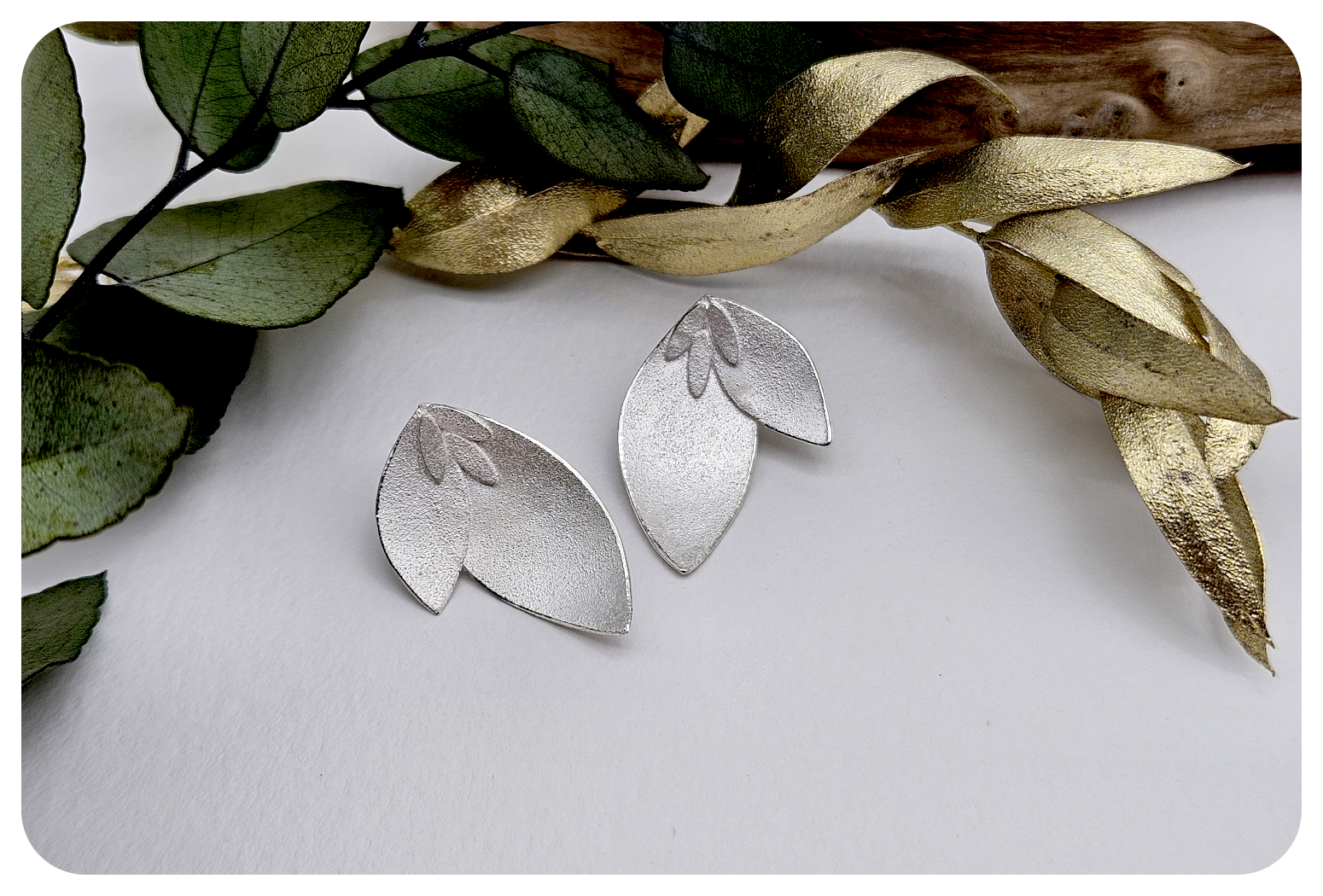 large euc petal ear with leaf detail 2.png