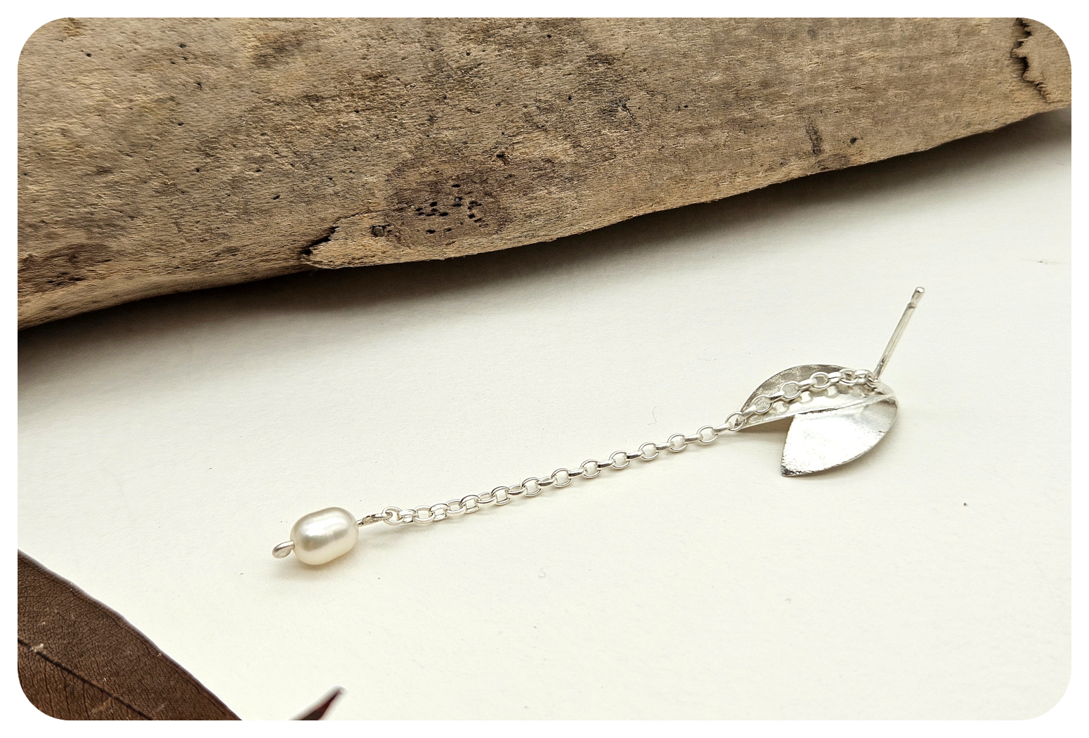 large snowdrop ear pearl drop.png