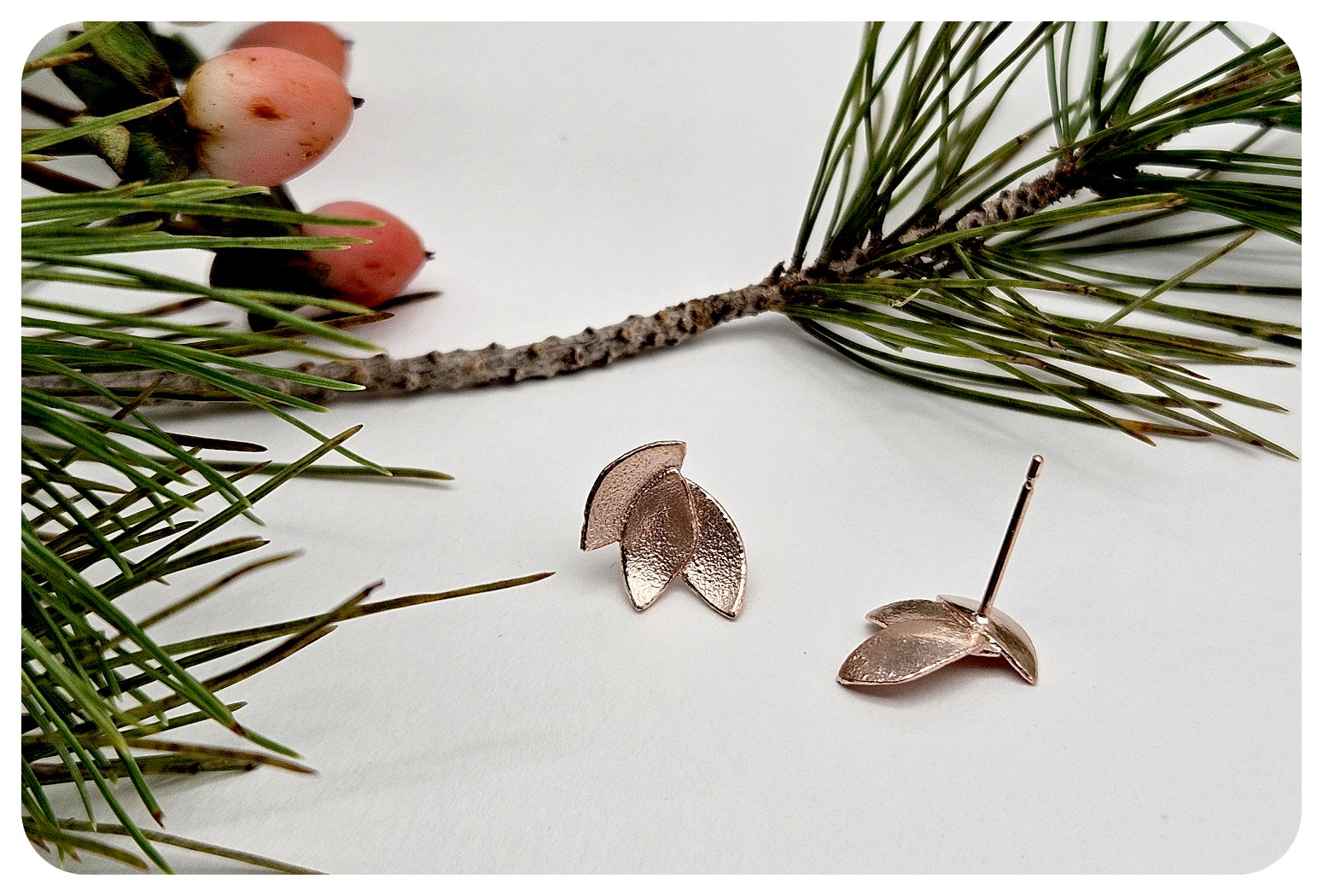 rose euc leaves ear 3.png