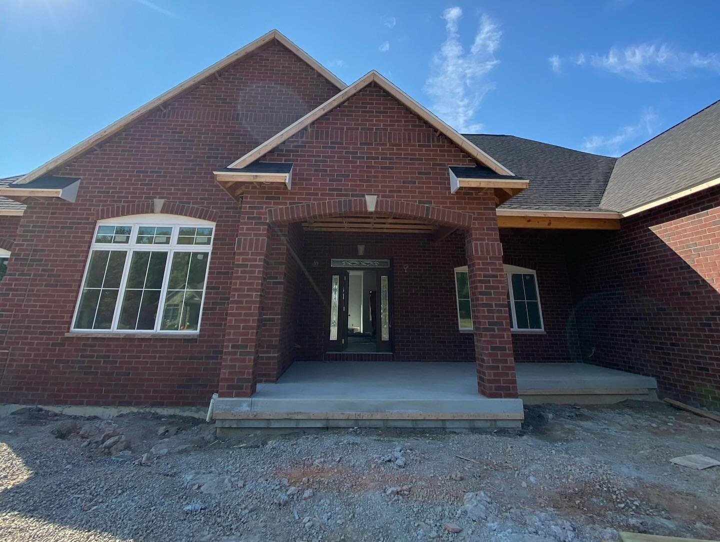 🏠This home is quickly coming together and is quite the beauty. With 5 bedrooms, 5.5 bathrooms, and 2 kitchens it will be a great entertainment space for friends and family.

⭐️ A few special features of note include:
&bull; Walkout finished basement