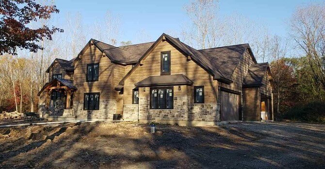 Here's a sneak peek of the beautiful timber frame exterior we are working on😎 The MBCo. carpenters wrapped up the concrete log siding and masonry just in time for the cold weather. Now on to finishing the interior! This family will love using their 