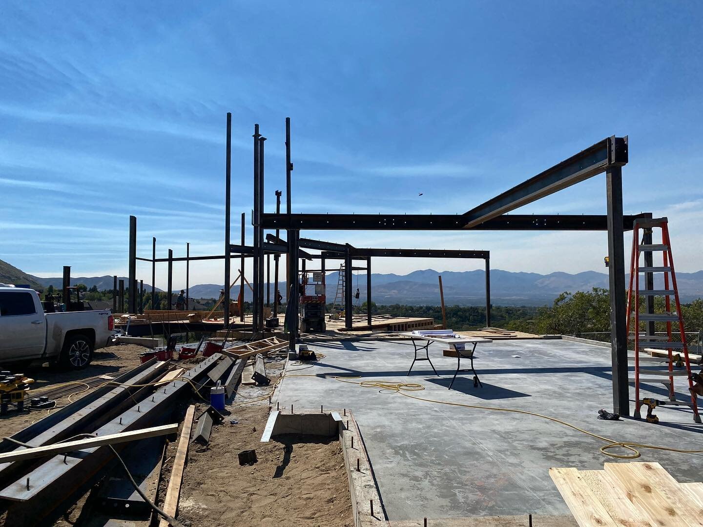 #upwalldesign home with 100+ tons of structural steel. Getting close to wrapping this structural package up with @robisonhomebuilders It&rsquo;s going to be stunning with views for days on the East bench of Sandy. 😍
