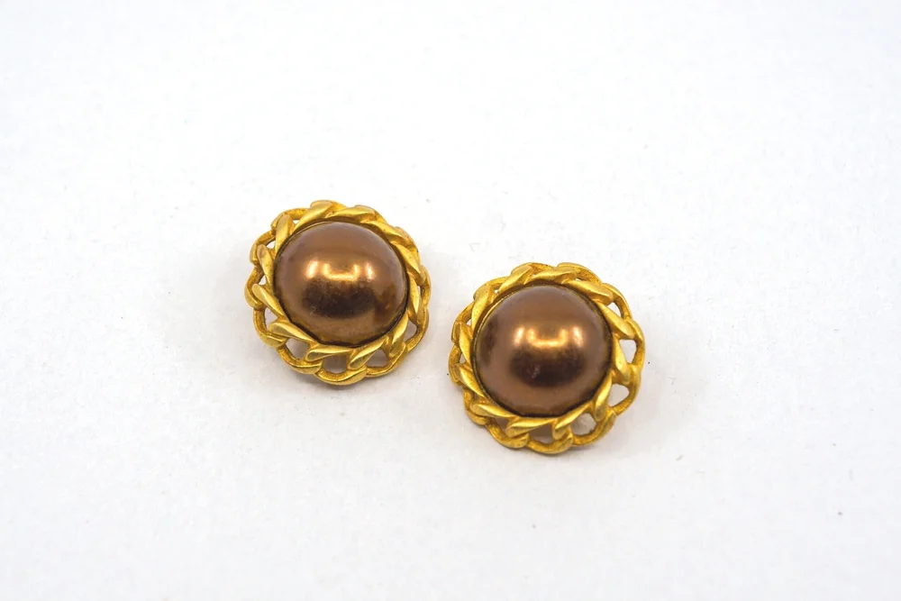 Vintage 90s clip earrings by Carolee — Le Grand Strip