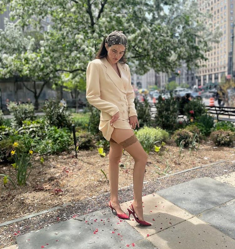 ❣️ Madeline in her Ilie Wacs Skirt Suit and 1950&rsquo;s Velvet Plumeti Fascinator from&hellip;who else&hellip;LGS!!! ❣️

#lgsbridal #nycbride #vintagebridal