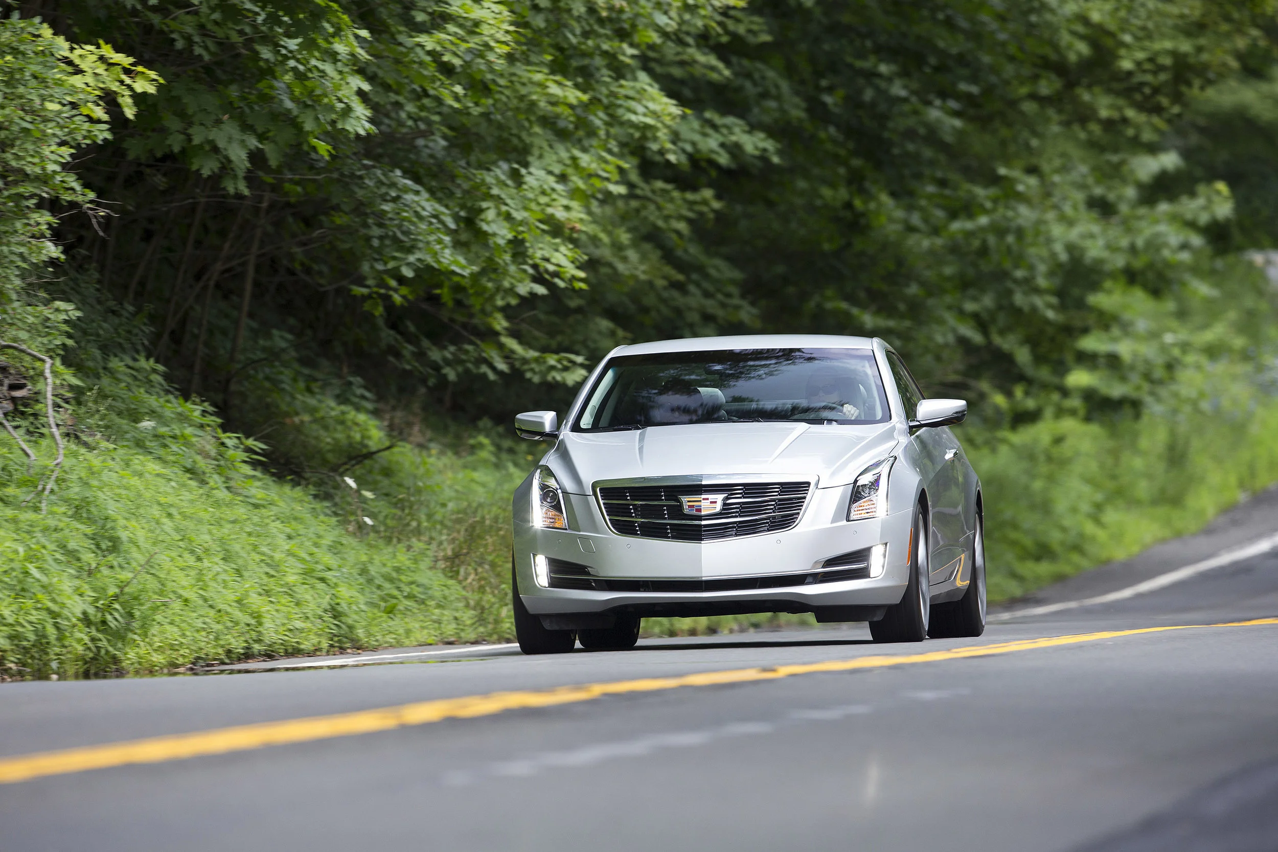2015-Cadillac-ATScoupe-096.jpg