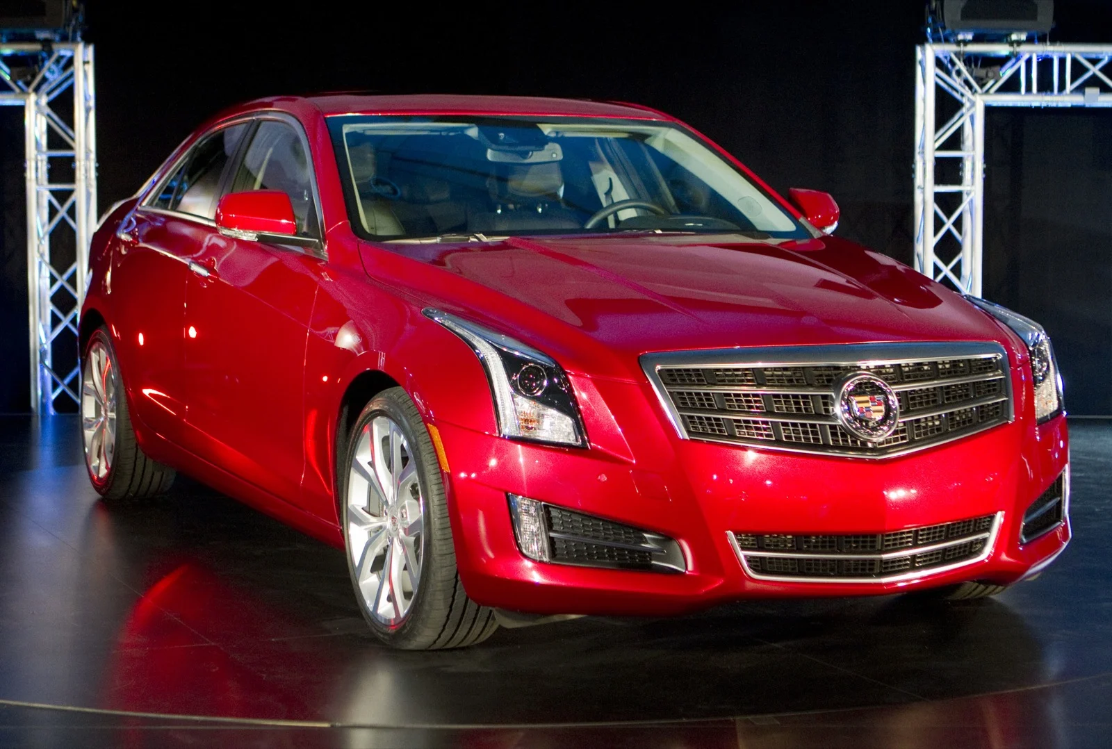 2013 Cadillac ATS Unveiled in Detroit on Eve of the Auto Show