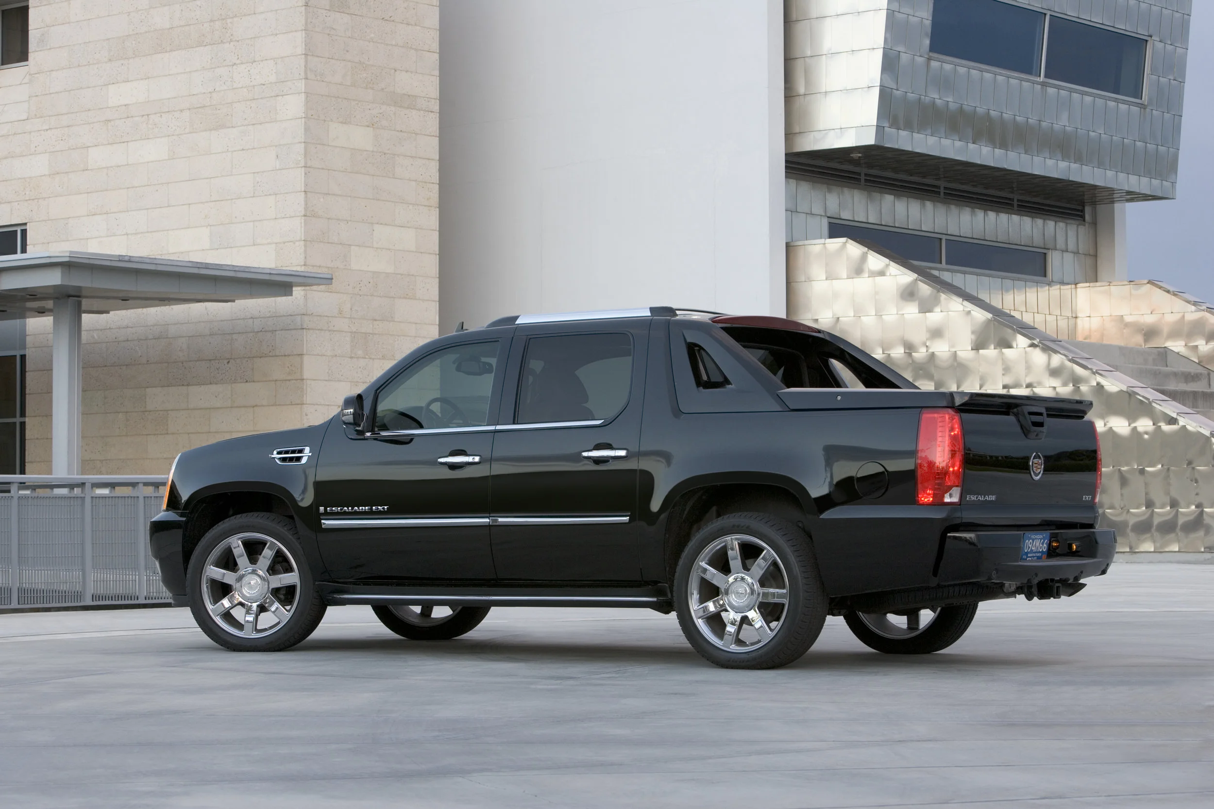cadillac_escalade_ext_2.jpeg