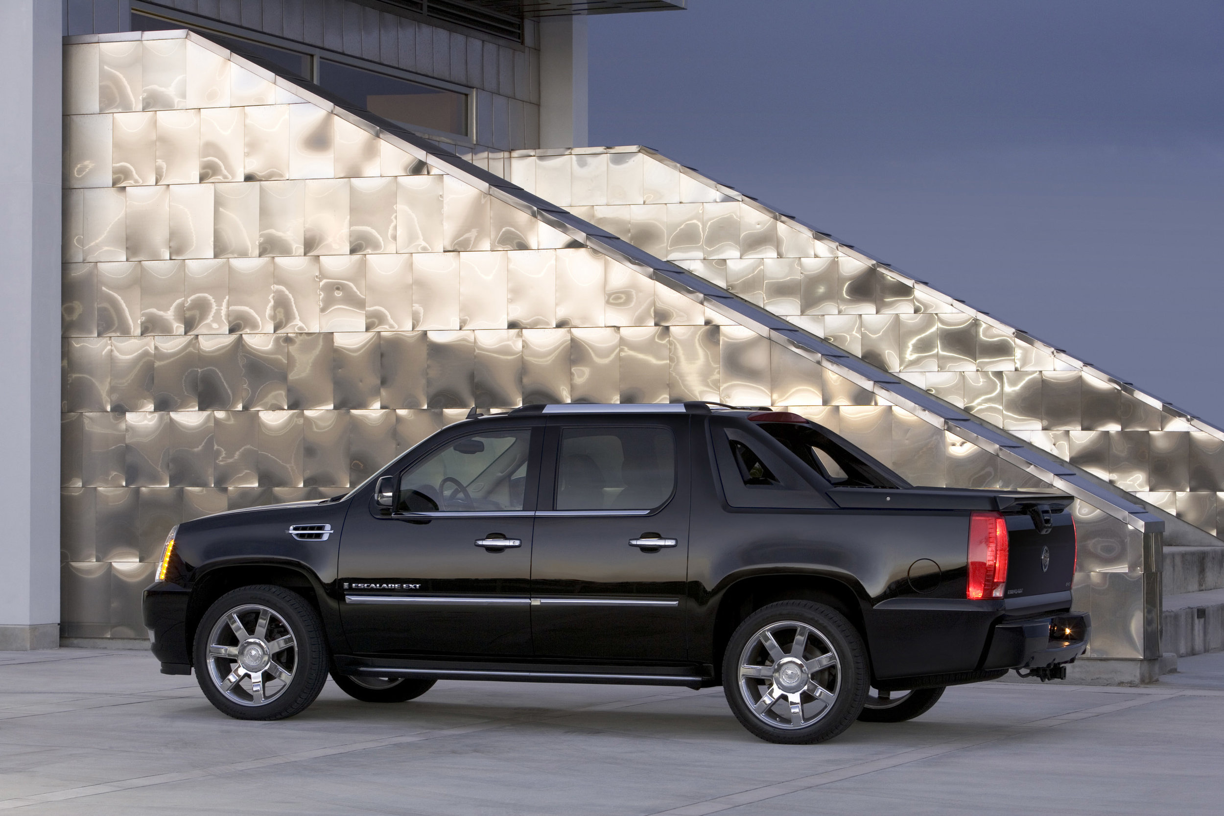 cadillac_escalade_ext_6.jpeg