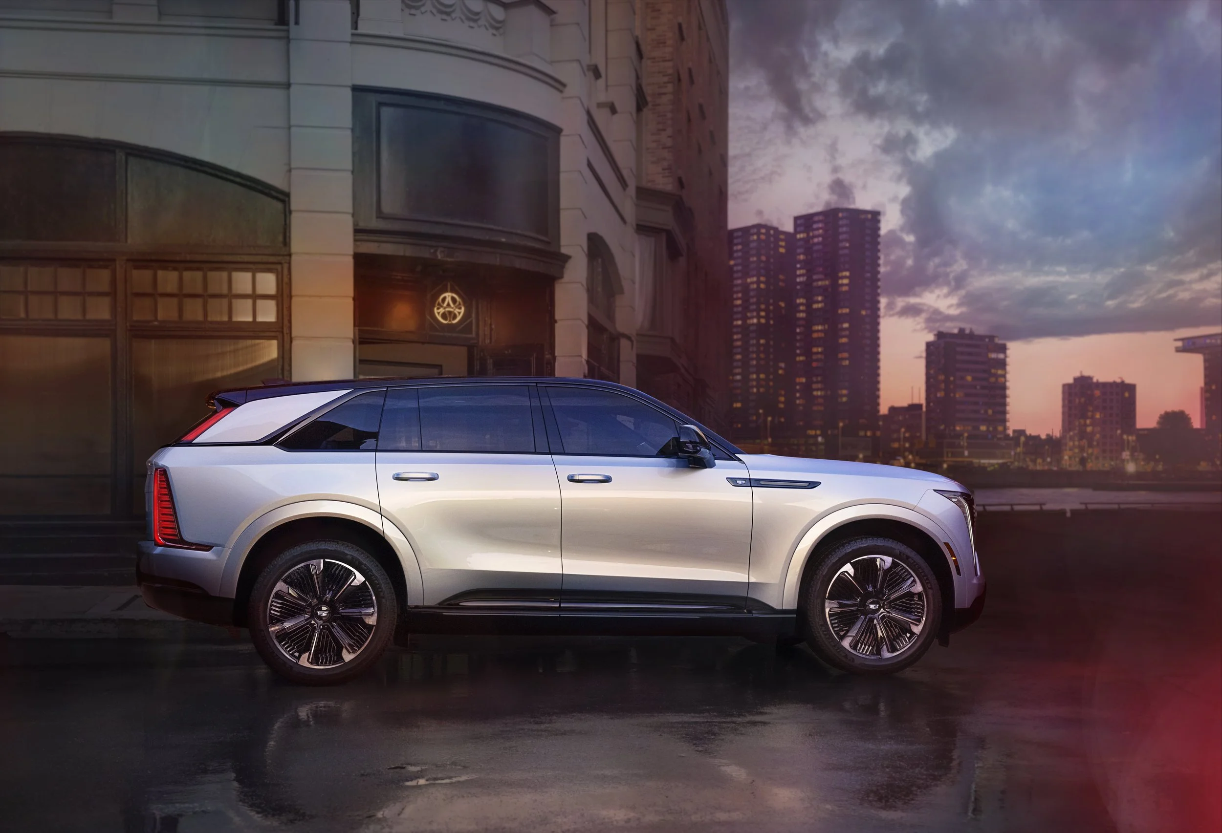 2025-cadillac-escalade-iq-sport-003.jpg