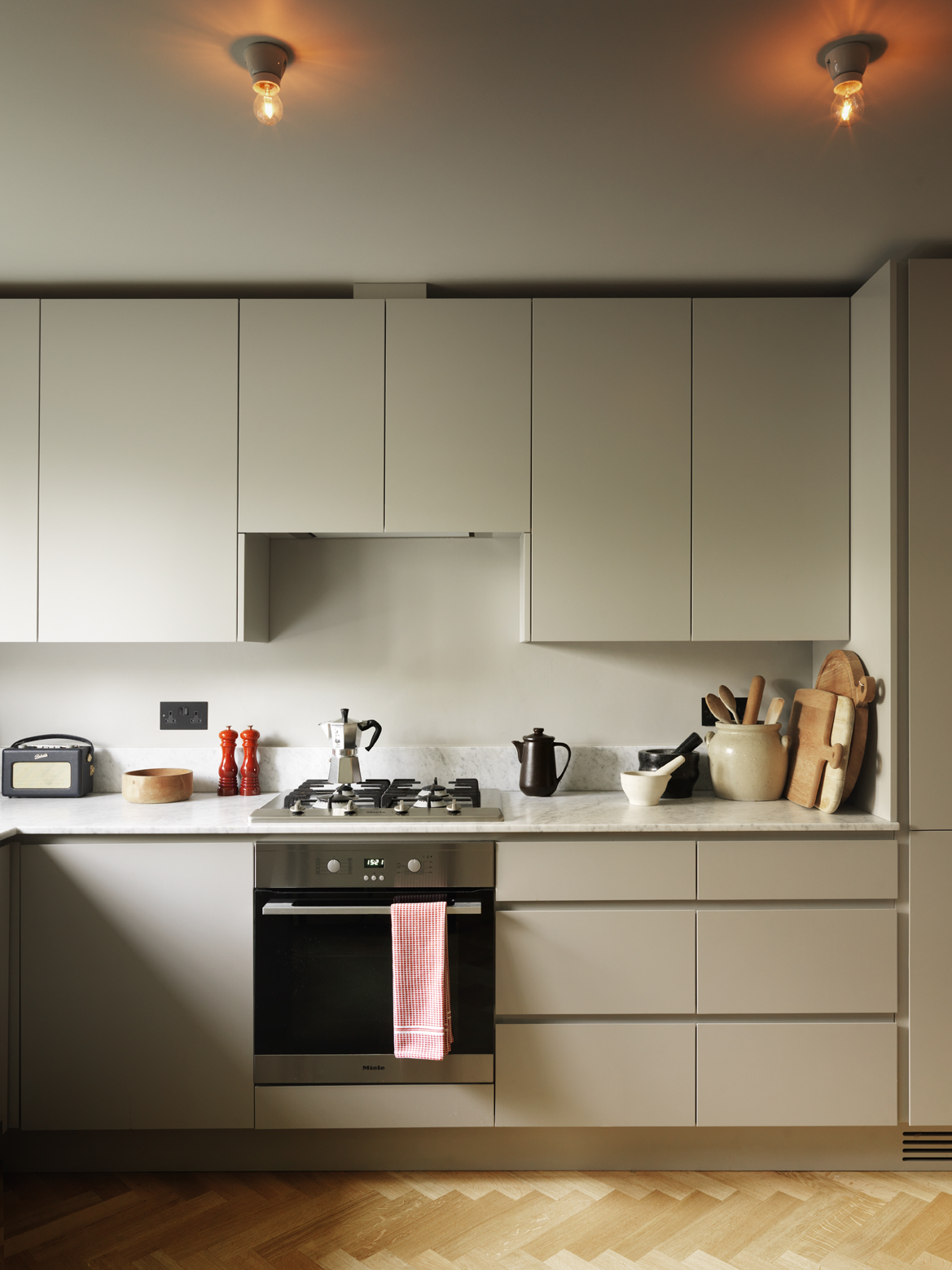 Kitchen straight on .jpg