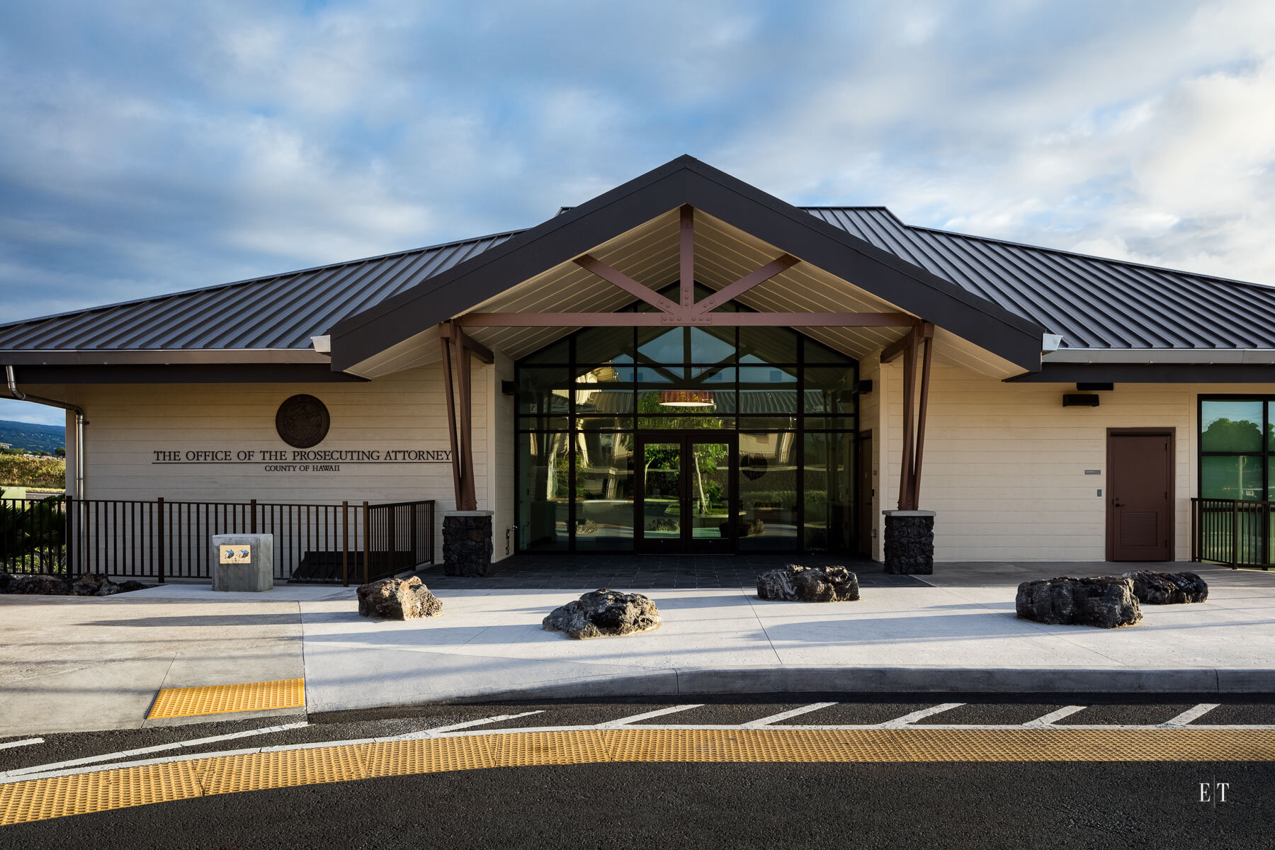  Main Entry-West Hawai'i Prosecuting Attorney's Office Building | Architects Hawaii Limited 
