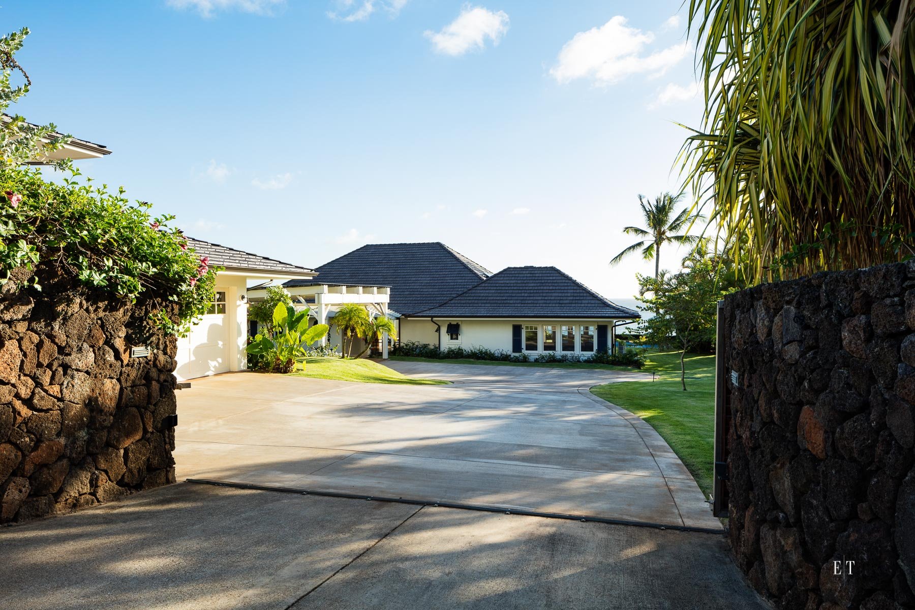  1811 Pe’e Road | Poipu | Kaua - Entry Gate 