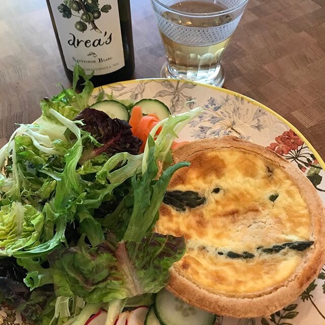 Tastes like spring! 
Garrison House Asparagus Quiche paired with my Sauvignon Blanc. 
Local produce with local wine. #whatgrowstogethergoestogether 
#niagarapeninsula #30daysofVQA #comfortfood