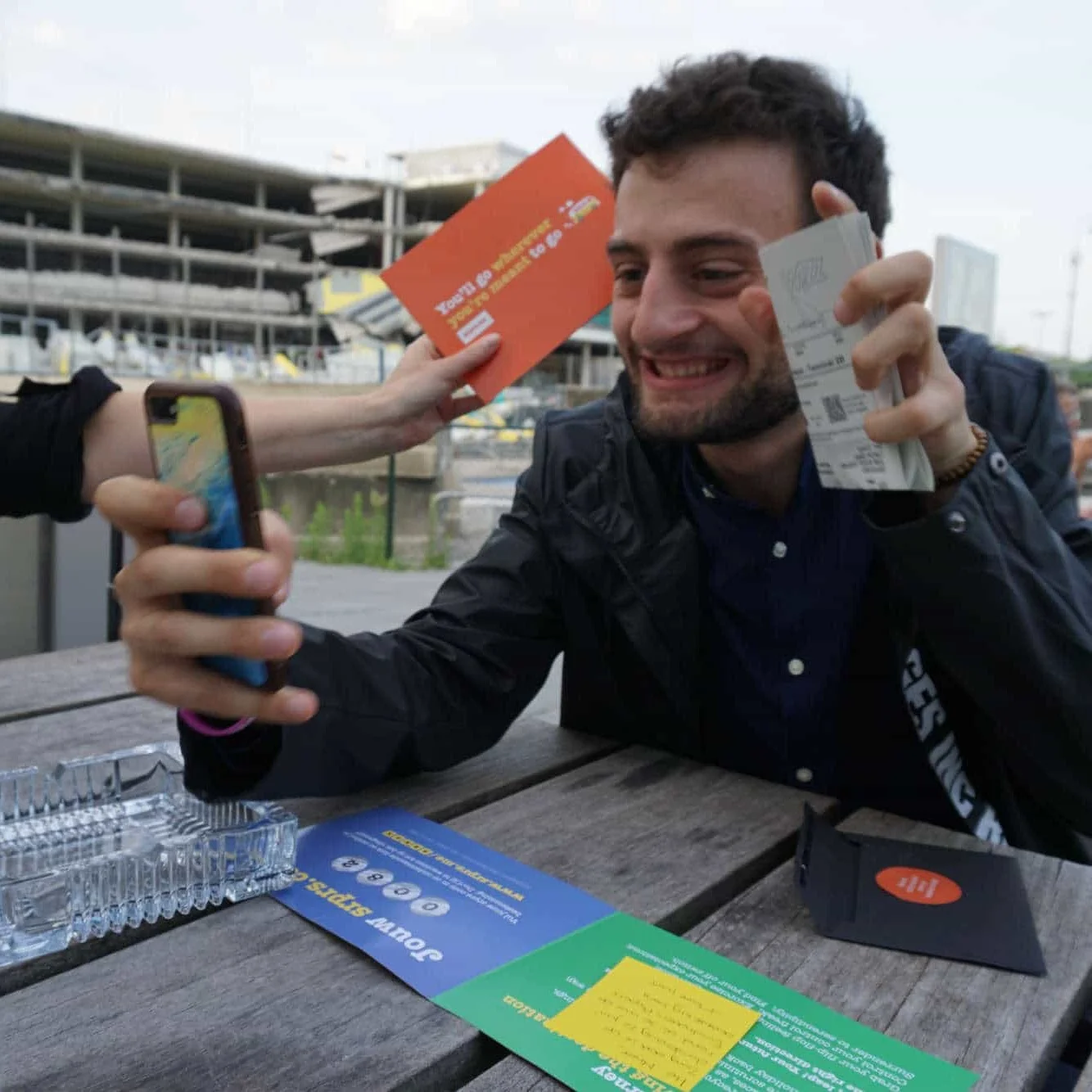 Mher komt thuis met een wel heel bijzonder souvenir