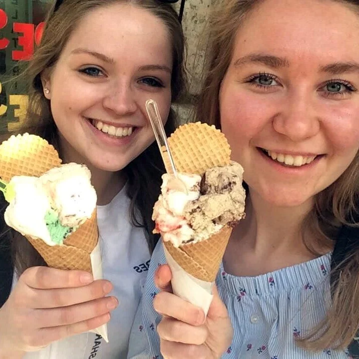 Een srprs.reis met iemand die je online hebt leren kennen