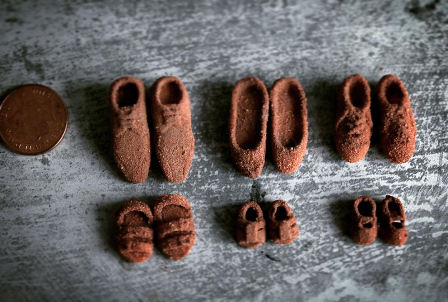 👟*BEHIND THE SCENES*👟. Here are the tiny shoes sculpted by the amazing @emmakniemis for my new film Shelter for @john_william_richard Link to film in my bio!
SWIPE FOR MORE 👆 The shoes were sculpted from supersculpey then painted and covered in re