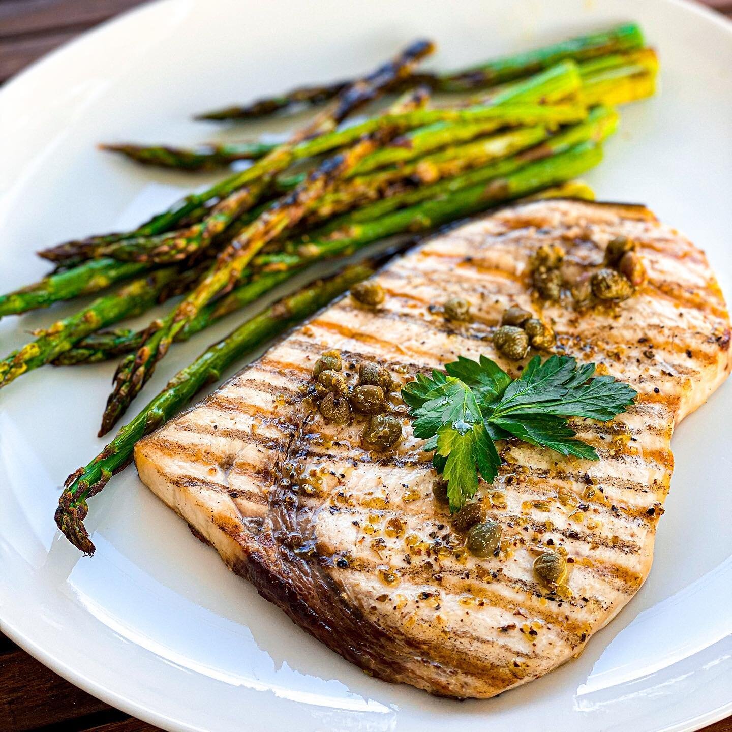 The Sicilian Swordfish recipe of my DREAMS is on the blog! Served with an easy lemon caper sauce, it&rsquo;s exquisite on a hot summer night. Link in bio! 🐟

#linkinbio #sshrecipe #swordfishrecipe #weeknightmeals #seafooddinner #summereats #njmom #t