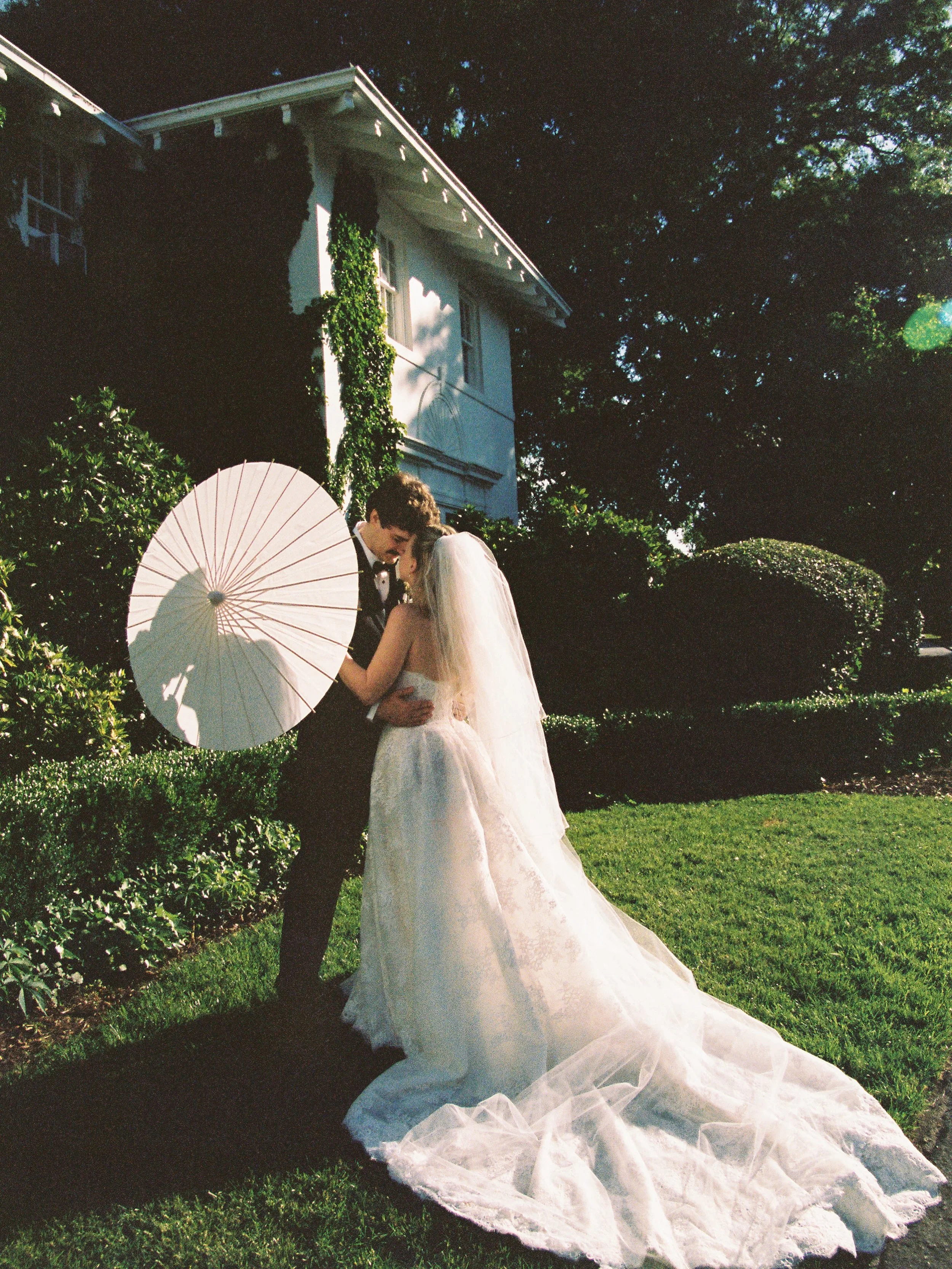 Summer greens &amp; forever things. 💚🌱🥝🌳🌿

The Mims&rsquo; wedding day highlights captured on multiple film formats @thetaustinfinchhouse