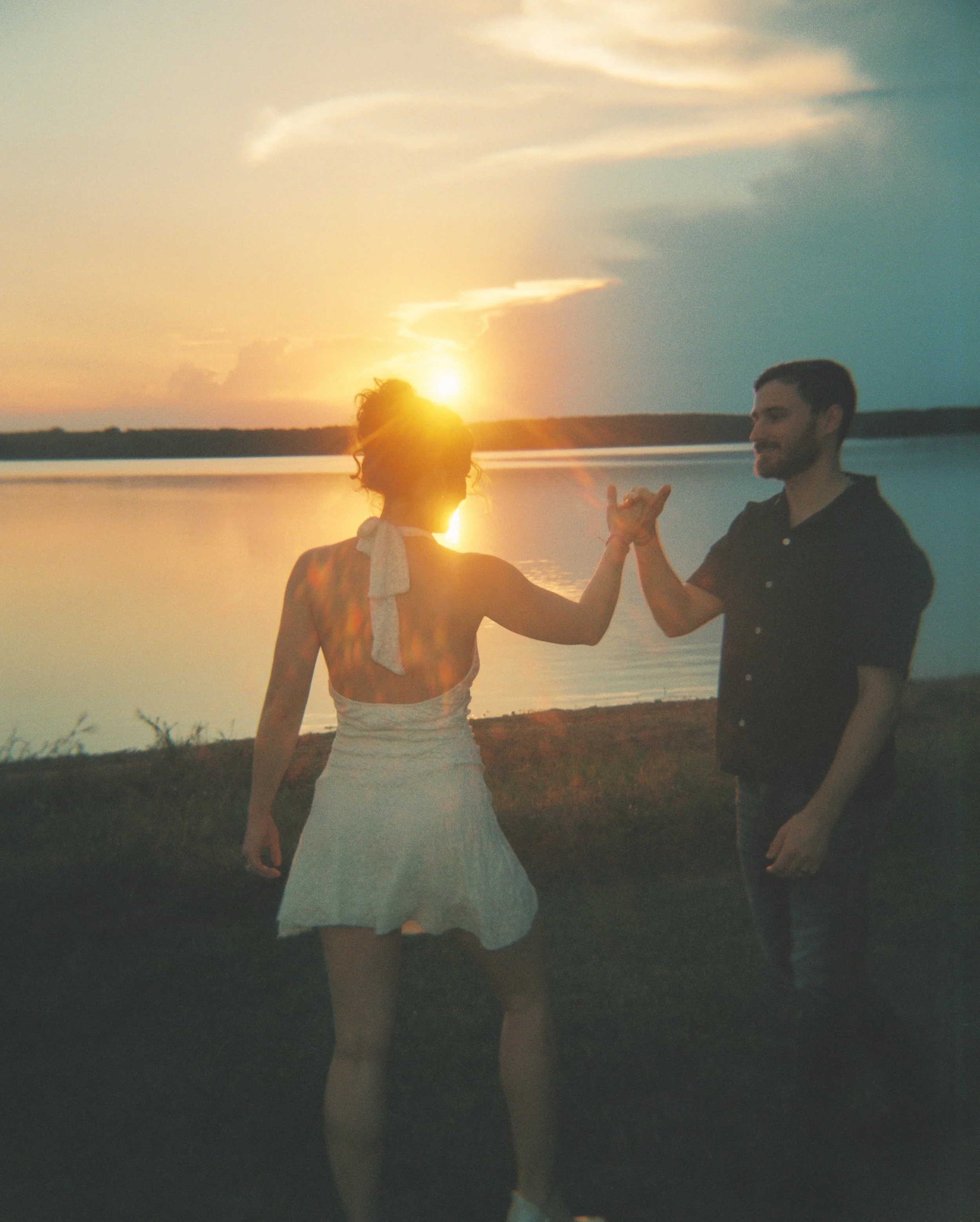 before the 10.10 of it all 🎞️

35mm + 120 Holga