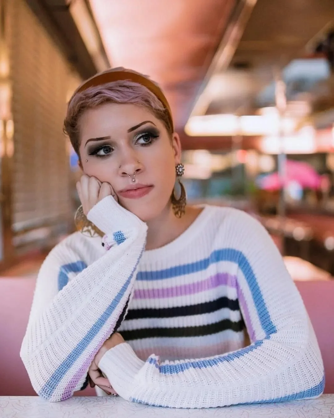 dreaming of Dan's Diner 💔🌜
.
.
#doowopsandhooligans #diners #strangerthingsaesthetic #shorthaircutsforwomen #latenightshoot #cinemaphoto #riverdaleaesthetic #80sclothing #80svibe #homesickplacesmagazine #visualportrait #strangerthingsinspired #past