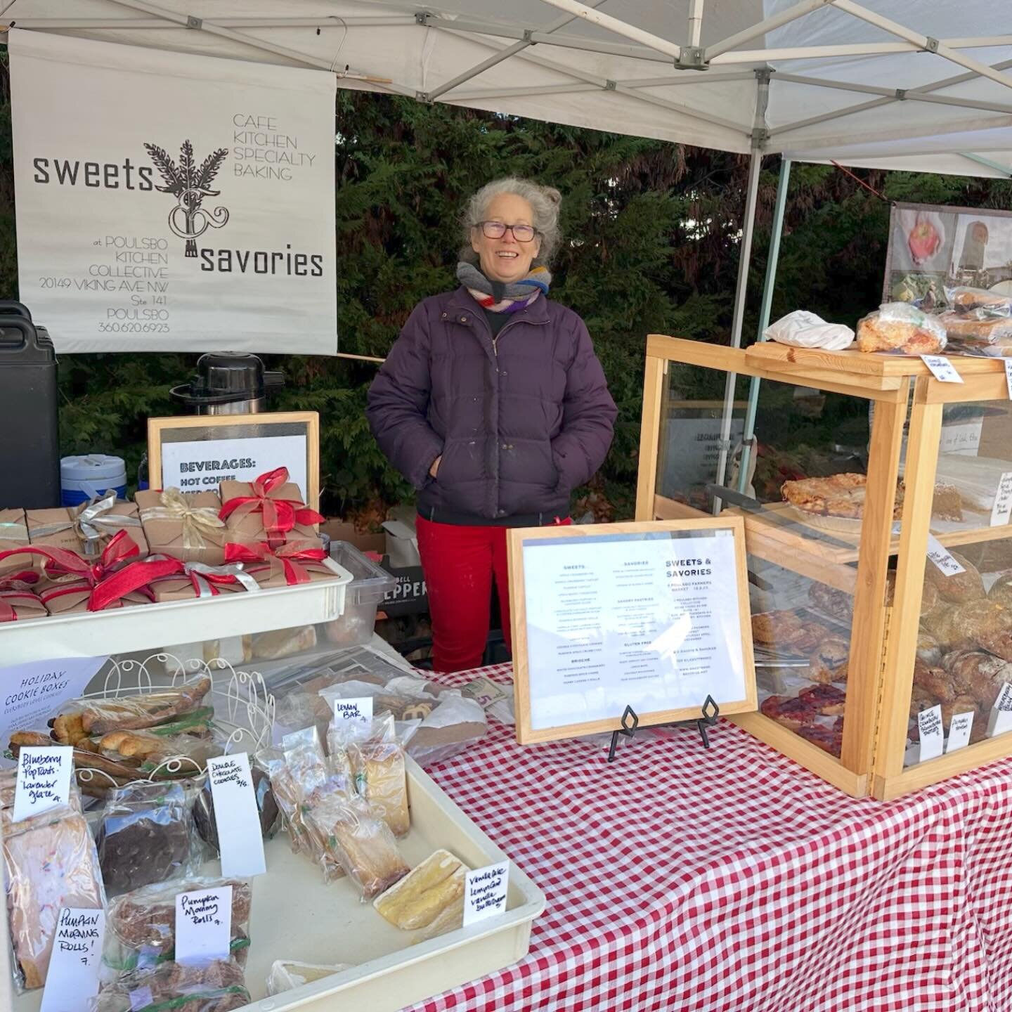 Second to last weekend of our market!! Here&rsquo;s a peek at last week.

Come say hi &amp; shop local while you can. Gifts for everyone, holiday specials, and friendly faces. 

We can&rsquo;t wait to see you Saturday 10am - 2pm!
.
.
.
.
#poulsbofarm