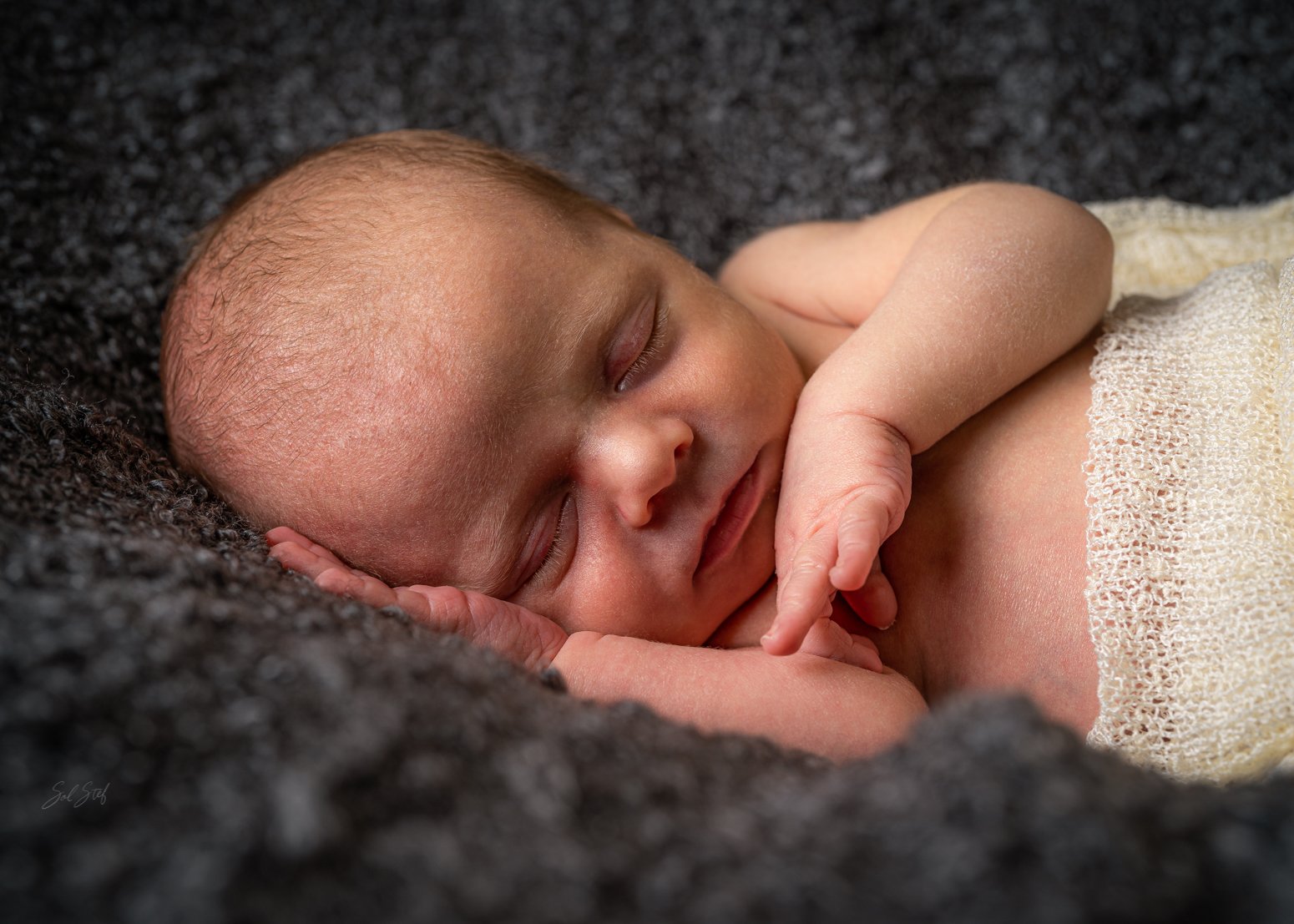 Hrafnhildur_newborn-7685-Edit.jpg