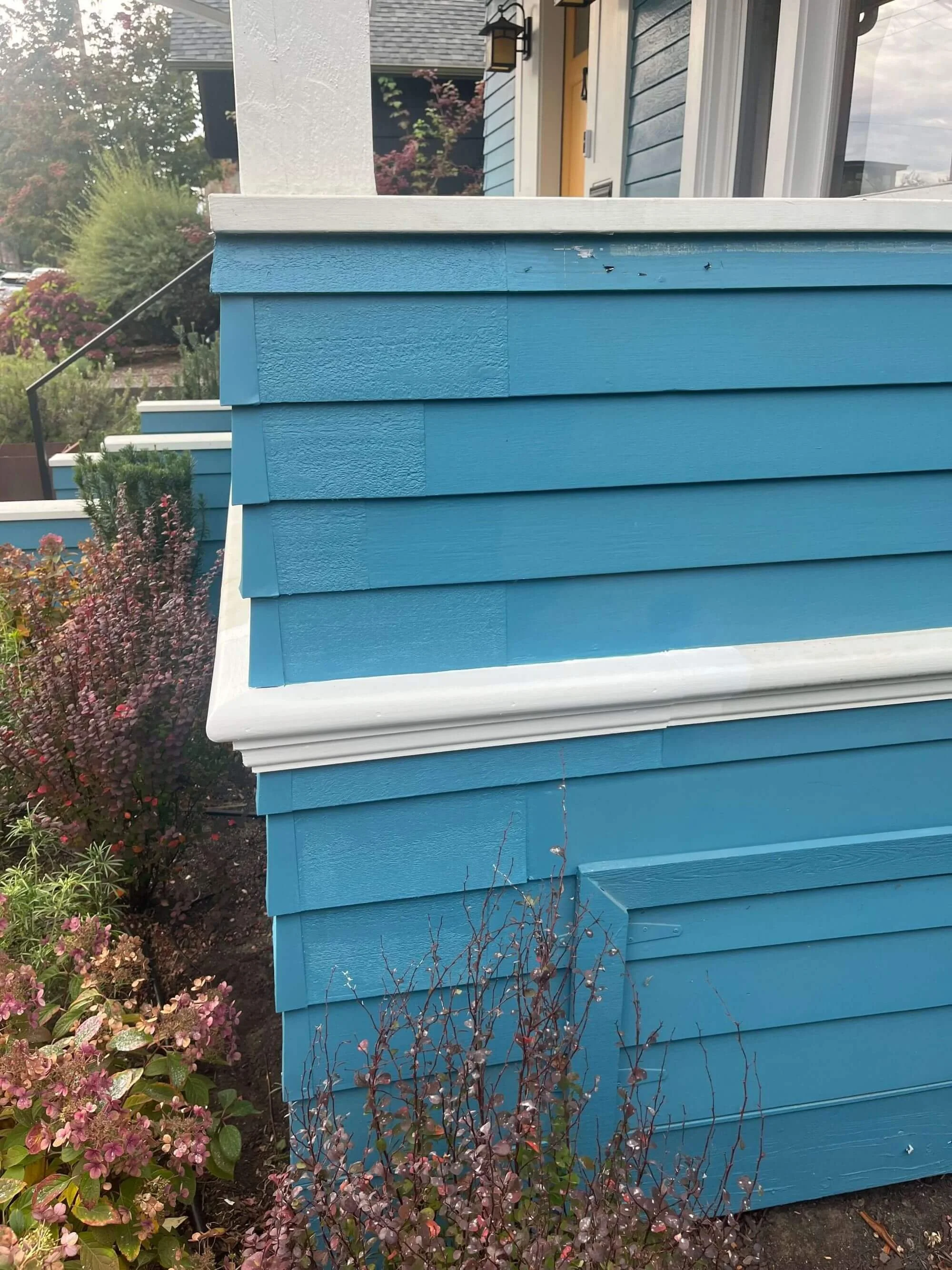 A finished corner on a house in Queen Anne, Seattle that needed siding repairs.