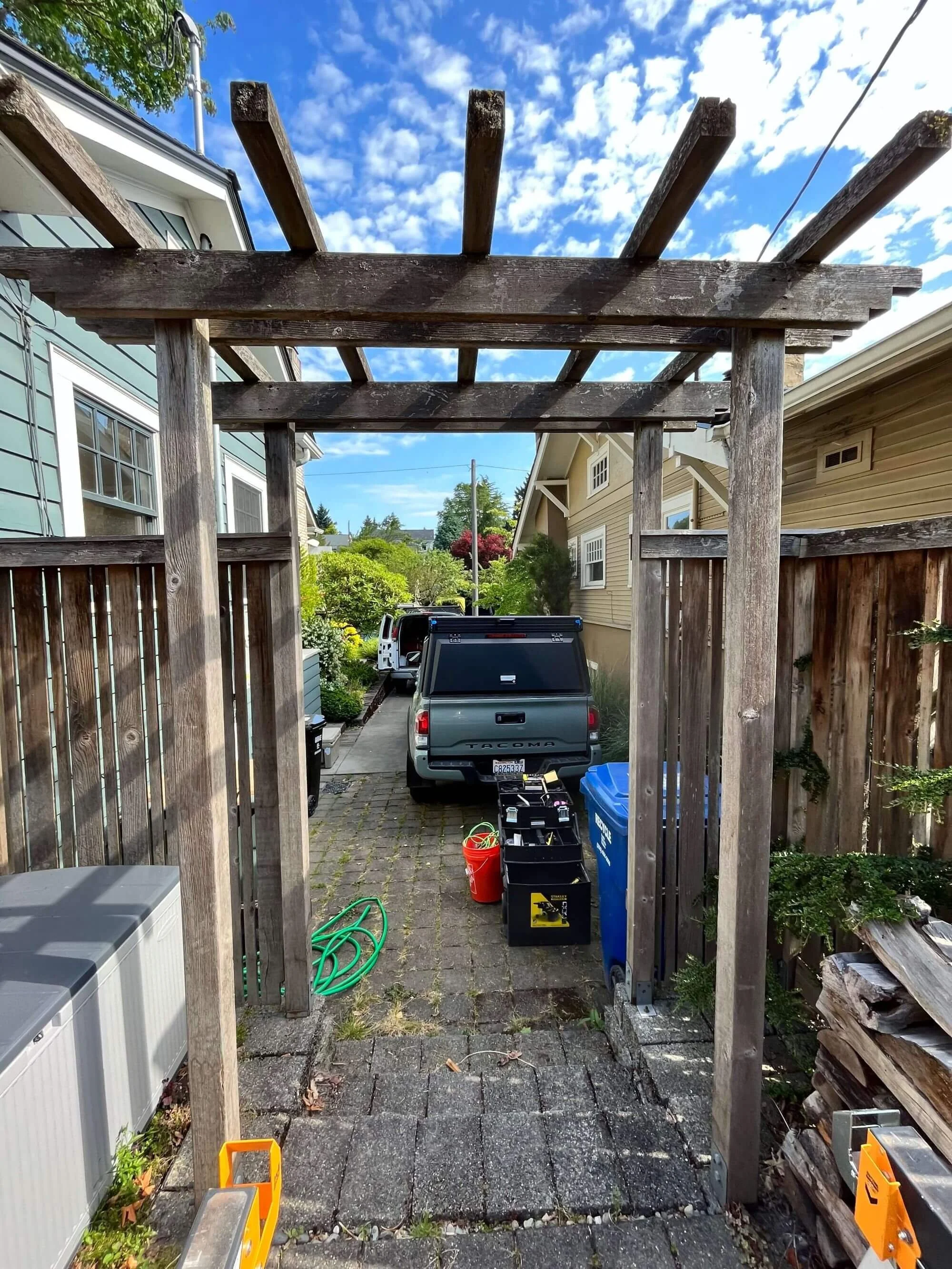 This home in Normandy Park, WA wanted to add a new gate to their fence line to offer additional security and privacy.