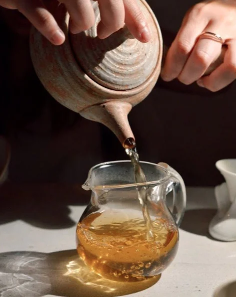   ONETEA    Nepali Golden Tips Cold Brew Black Tea | Made by expert craftsmen on a small farm in Chabissay, Nepal. A smooth and refined Himalayan black tea; comprised mostly of buds. Notes of cocoa and caramel.    (GF / V)   
